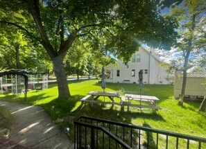 Outdoor dining - This Old Frat House (Missoula)