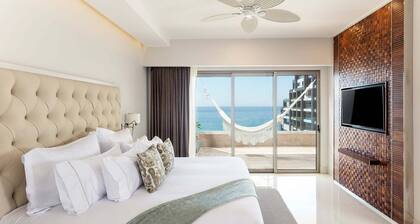 Spacious 1‑bedroom suite, complete with premium 5‑star, resort‑style amenities.