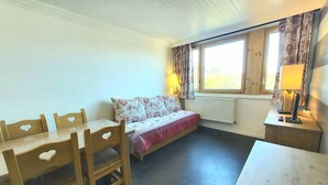 Interior - 60m from ski slopes, 3rd floor, tv, ski locker, 32m², La Plagne (La Plagne)