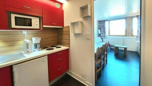 Coffee/tea maker, fridge, microwave - 60m from ski slopes, 3rd floor, tv, ski locker, 32m², La Plagne (La Plagne)