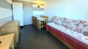 Interior - 60m from ski slopes, 3rd floor, tv, ski locker, 32m², La Plagne (La Plagne)