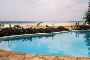 Outdoor pool - Veridiana Hotel (Kizimkazi)