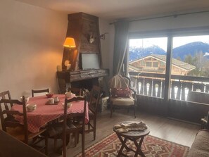 Dining - 1st floor, view mountain, balcony, fireplace or stove, tv, ski locker, 50m², Combloux (Combloux)
