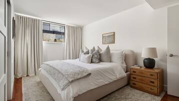3 Schlafzimmer, Schreibtisch, Bügeleisen/Bügelbrett, Reisekinderbett