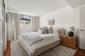 3 bedrooms, desk, iron/ironing board, travel cot - Ocean Views Home | Walk to Beach | Near Sofi (Manhattan Beach)