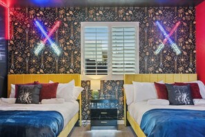 5 bedrooms, iron/ironing board, travel cot, free WiFi - Scottsdale Theater Resort! Heated Pool, Pickleball (Scottsdale)