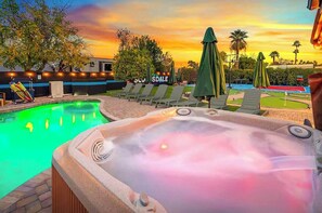 Outdoor pool, a heated pool - Scottsdale Theater Resort! Heated Pool, Pickleball (Scottsdale)