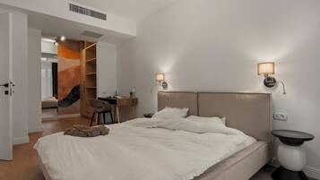 1 dormitori, planxa i posts de planxar, Internet i roba de llit