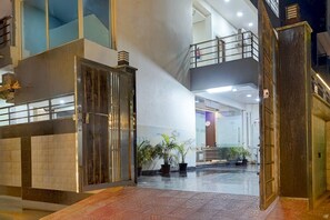 House | Reception - Super Townhouse Noida Sector 70 (Noida)