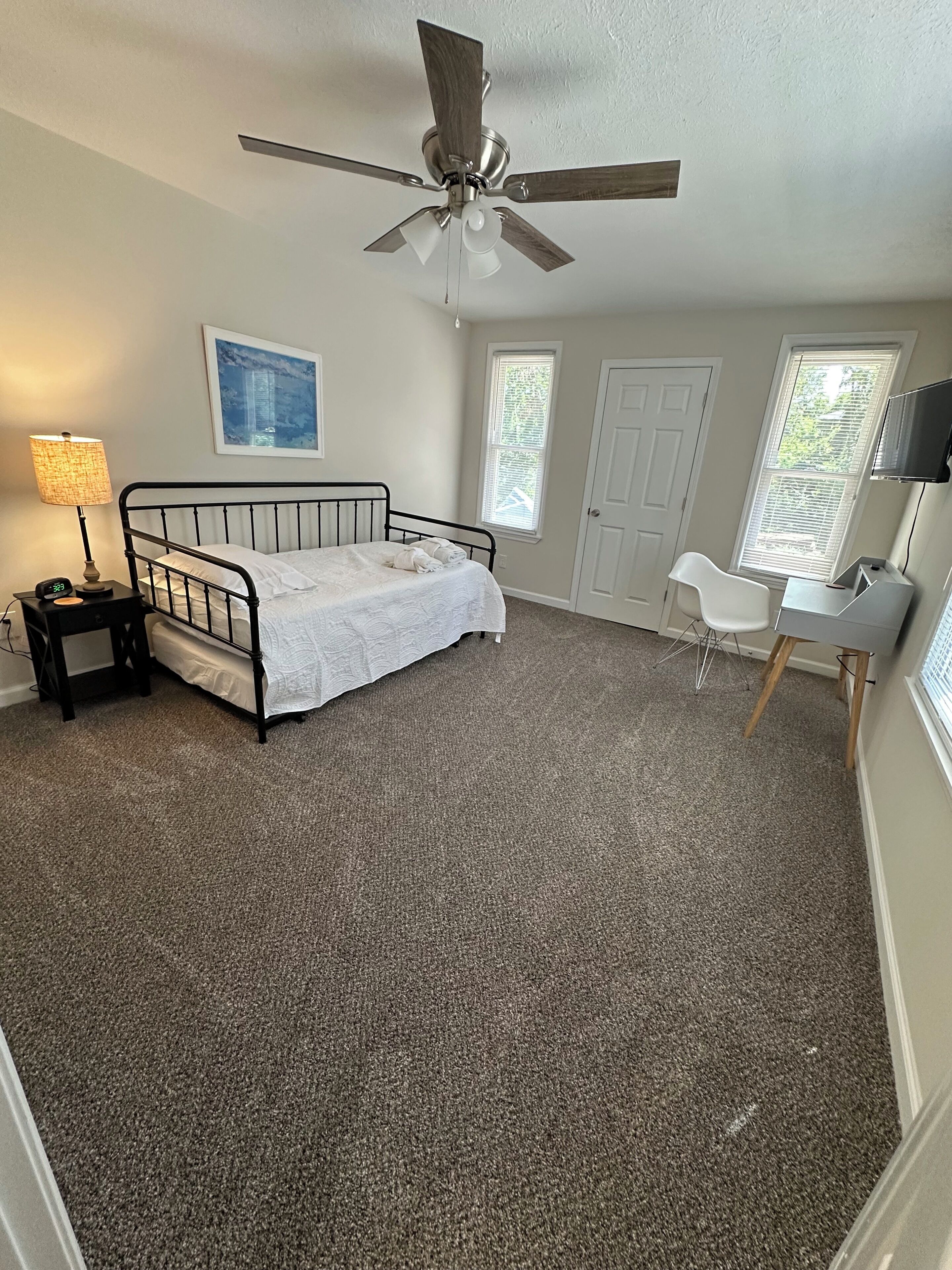 4 bedrooms, internet, bed sheets