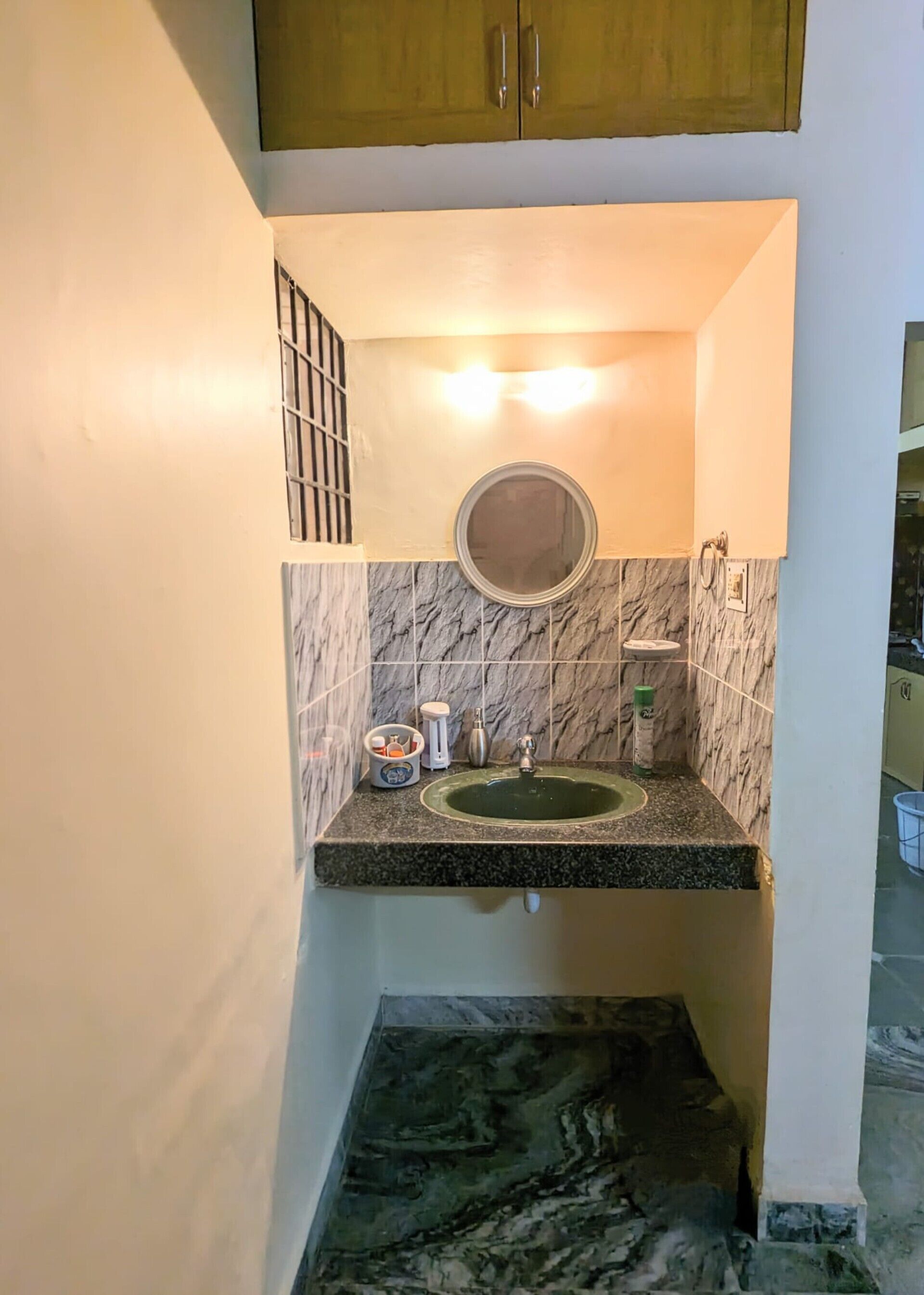 Shower, bidet, towels, soap