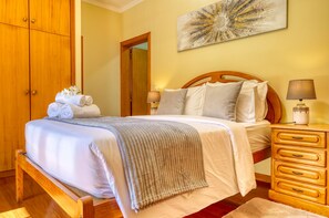 2 bedrooms, iron/ironing board, travel cot, free WiFi - Valley Nest, a Home in Madeira (Tabua)