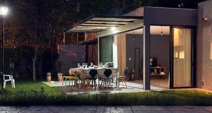 La SofĂa: Impeccable pet-friendly chalet in THE center of Chacras (top location)