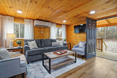 Woodside Retreat — A Hidden Cabin Getaway- Where Nature Meets Comfort