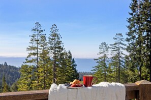 Outdoor dining - Mendocino Stone Ranch Compound, by Vinifera Homes (Anchor Bay)