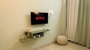 Interior - Cozy 1-bedroom apartment in charming Indore with AC (Indore)