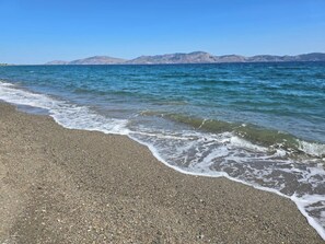 Plage, chaises longues, serviettes de plage