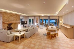 Interior - Private Beachfront Villa, Experience beauty, luxury and serenity, all in one. (Θερμησία)