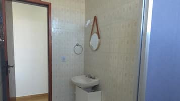 Toalhas de banho, papel higiênico