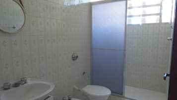 Toallas y papel higiénico