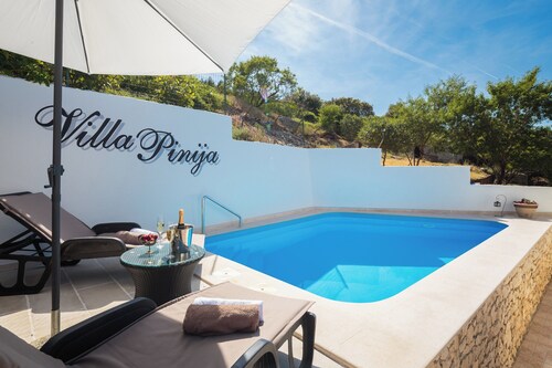 Villa with private pool, terrace and garden with fireplace