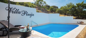 Villa with private pool, terrace and garden with fireplace