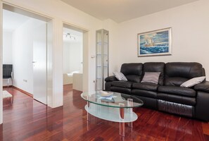 Smart TV, fireplace - Villa with private pool, terrace and garden with fireplace (Nerezisca)