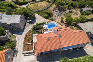 Exterior - Villa with private pool, terrace and garden with fireplace (Nerezisca)