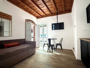 Executive Suite | Living area | TV - Palazzo Garbusi (Sarzana)