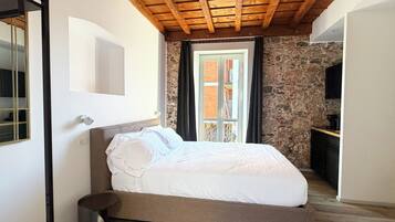 Junior-Suite | Schreibtisch, laptopgeeigneter Arbeitsplatz, Verdunkelungsvorhänge