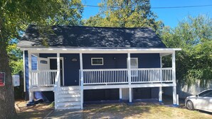 A two-story house with a porch, a front door, and a mailbox. - 3-bedroom house in fantastic Atlanta with cool AC and comfort close to downtown (Atlanta)