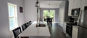 3-bedroom house in fantastic Atlanta with cool AC and comfort close to downtown