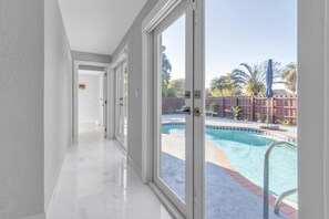 Outdoor pool, a heated pool - Poolside Paradise (Homestead)