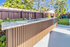 Property grounds - Poolside Paradise (Homestead)