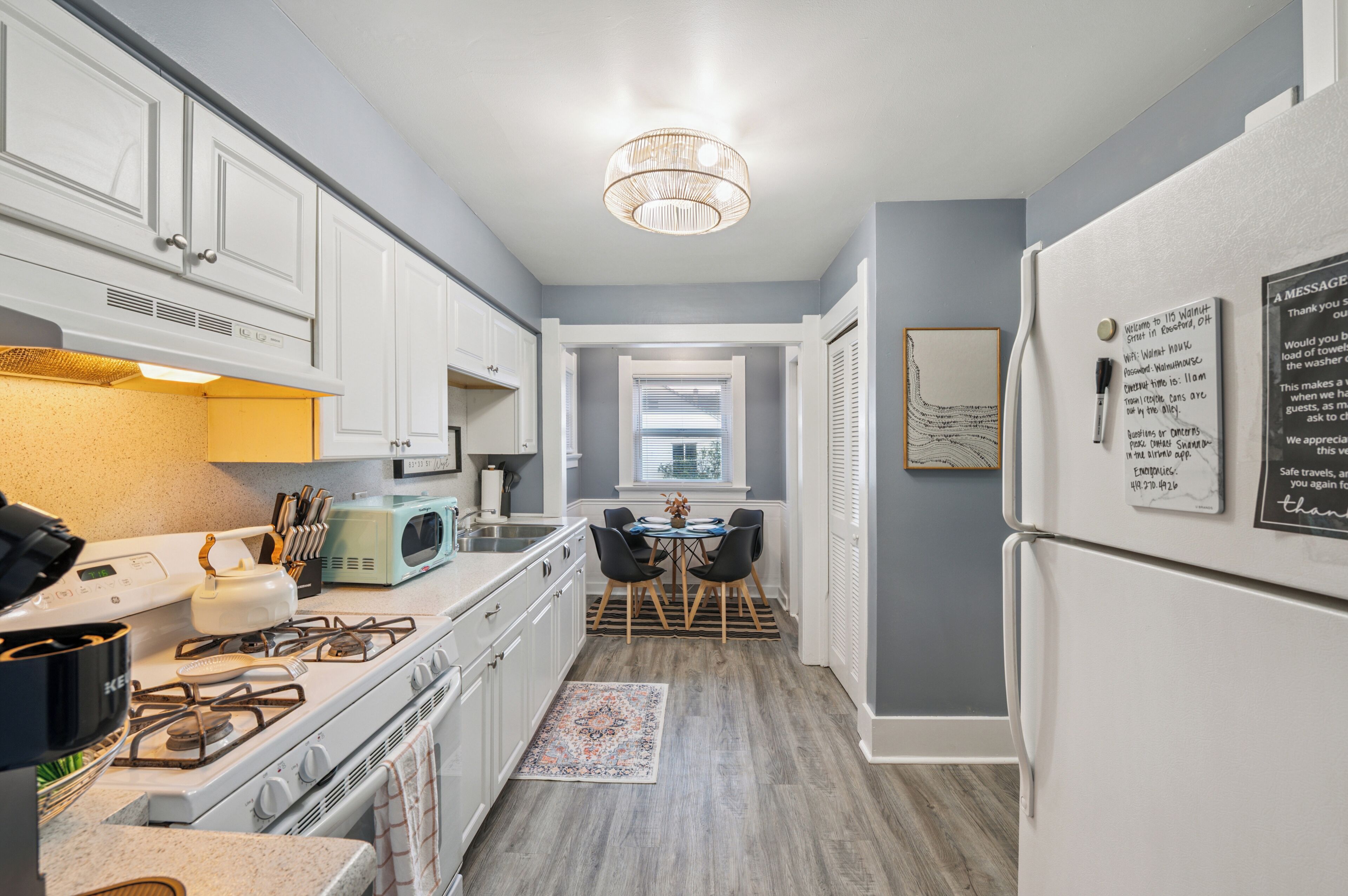 Geladeira, micro-ondas, fogão, cooktop