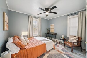 2 Schlafzimmer, Schreibtisch, Bügeleisen/Bügelbrett, kostenloses WLAN