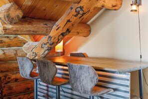 Dining - Rustic-Luxury Mountain Retreat Close to Montrose, Ouray, and Telluride (Montrose)
