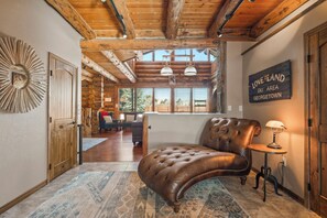 Interior - Rustic-Luxury Mountain Retreat Close to Montrose, Ouray, and Telluride (Montrose)