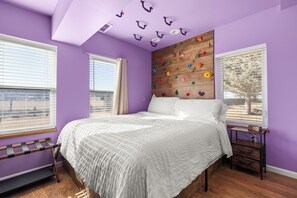 Iron/ironing board, WiFi, bed sheets - Rustic-Luxury Mountain Retreat Close to Montrose, Ouray, and Telluride (Montrose)