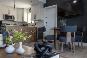 Dining - Luxury + Comfort + Water View + Pool + BBQ + Patio (Grand Harbour)