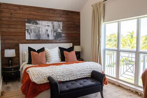 2 bedrooms, WiFi, bed sheets - Luxury + Comfort + Water View + Pool + BBQ + Patio (Grand Harbour)
