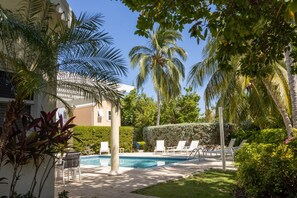 Pool - Luxury + Comfort + Water View + Pool + BBQ + Patio (Grand Harbour)