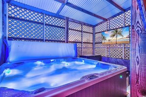 Indoor spa tub - Game-On Beach House • Shore Drive • Arcadian Dunes • 
Hot Tub • Game Room•Arcade (Myrtle Beach)
