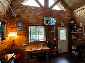 Interior - Caribou log cabin in Healy perfect for a relaxing getaway (Healy)