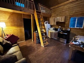 Living area - Caribou log cabin in Healy perfect for a relaxing getaway (Healy)