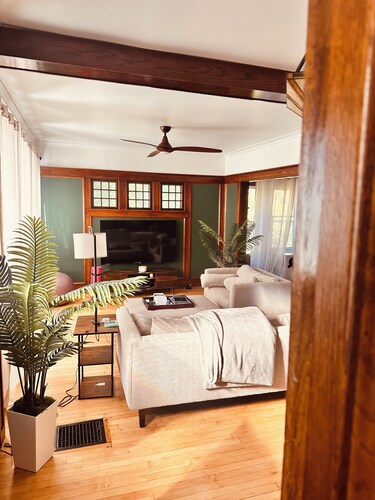 3-bedroom Apt Near Downtown