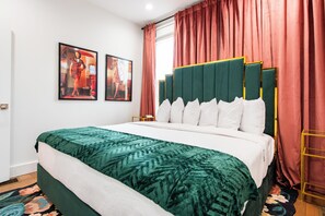 Iron/ironing board, bed sheets