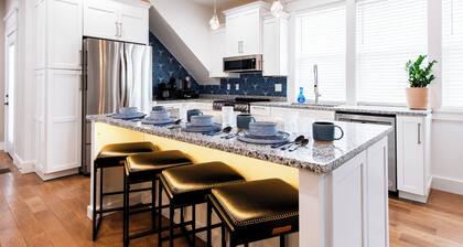 Brand New Build -Near EKU & Downtown -Easy I-75 Access - 2 King Beds - Garage