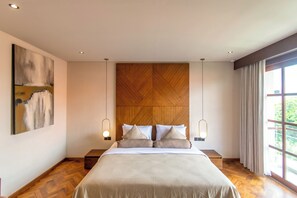 Room code: 2BR Pool Villa + 1W Airport (7) | イタリアのフレッテ製シーツ、高級寝具、羽毛の掛け布団、セレクト コンフォート製ベッド