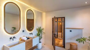 Room code: 2BR Pool Villa + 1W Airport (7) | Bad | Separat badekar og dusj og dusjhode med hydromassaje